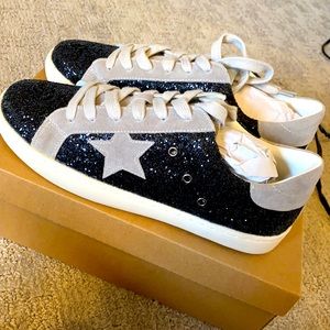 White Raven Headliner Faux Suede Glitter Sneaker
